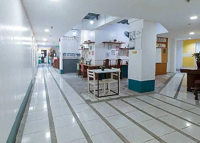 Hotel Reddoorz @ Crowne One *