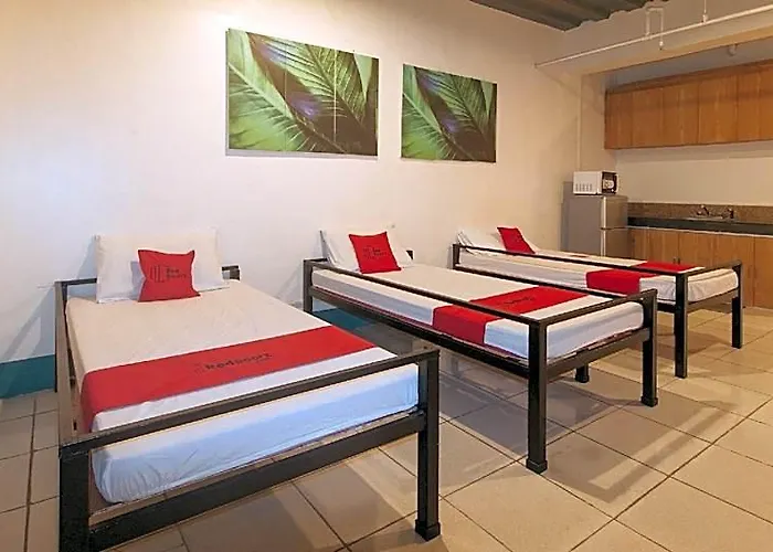 Hotel Reddoorz @ Crowne One
