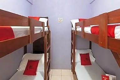Reddoorz @ Crowne One