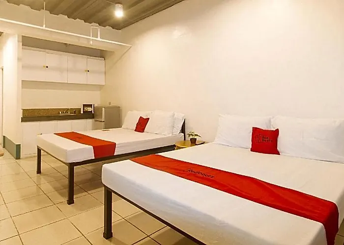 Reddoorz @ Crowne One