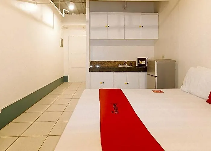 Hotel Reddoorz @ Crowne One