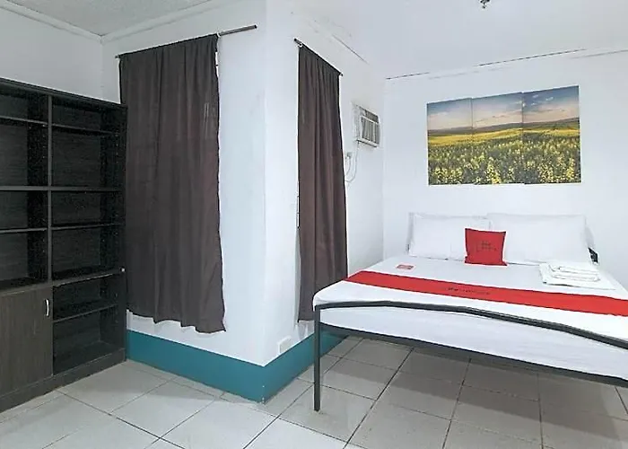 Hotel Reddoorz @ Crowne One